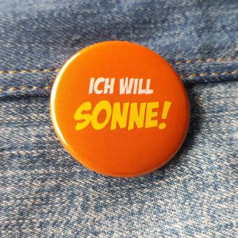 Ansteckbutton Ich will Sonne auf Jeans